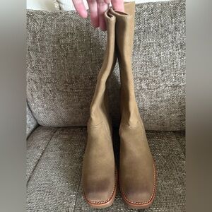 Frye and Co. Women's Tan Heeled Boots